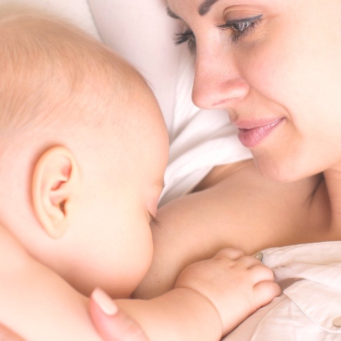 Beneficios de la lactancia materna y riesgos de no amamantar.